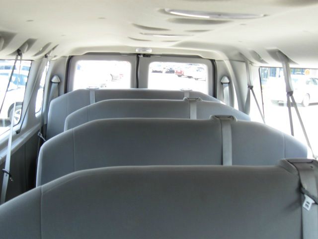 Ford Econoline Wagon 2012 photo 4