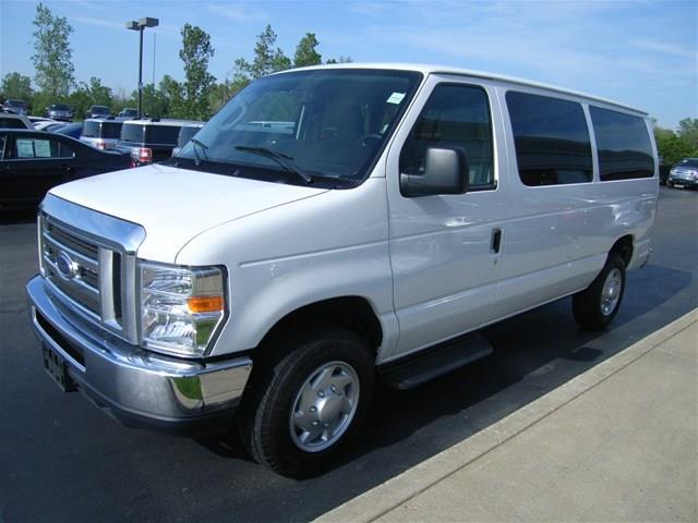 Ford Econoline Wagon 2012 photo 16