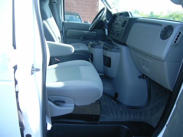 Ford Econoline Wagon 2012 photo 3