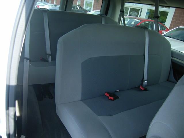 Ford Econoline Wagon 2012 photo 5