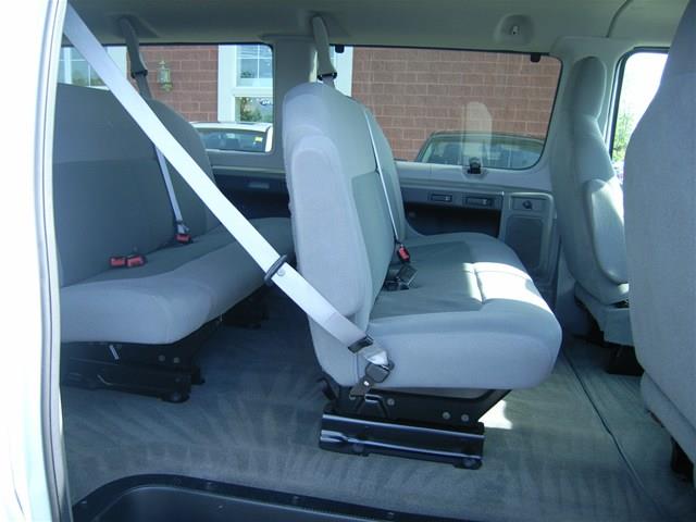 Ford Econoline Wagon 2012 photo 6