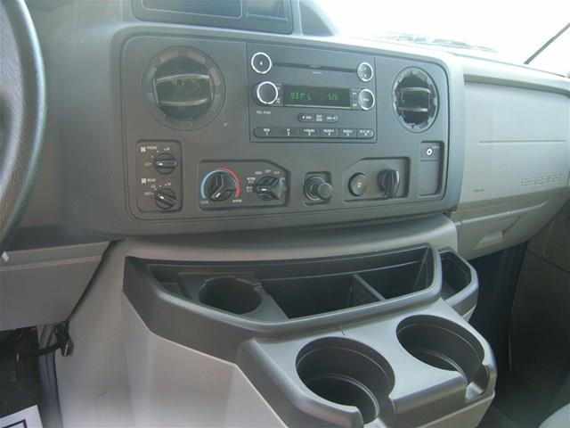 Ford Econoline Wagon 2012 photo 9