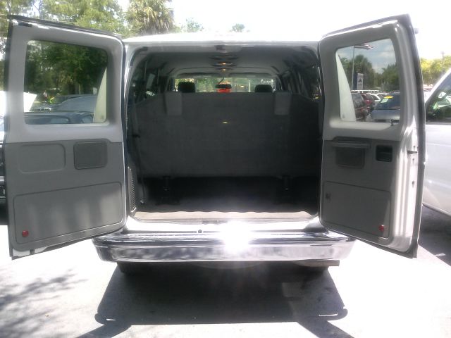 Ford Econoline Wagon 2012 photo 1