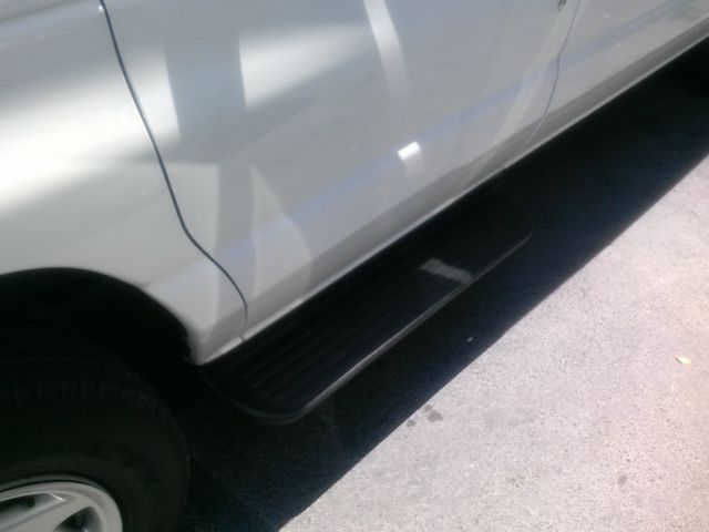 Ford Econoline Wagon 2012 photo 2