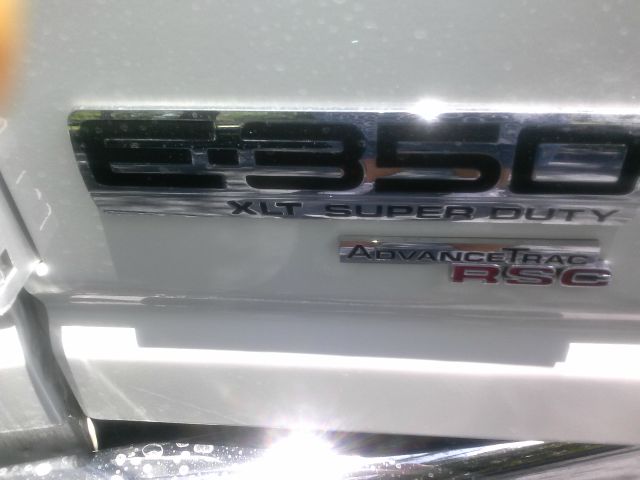 Ford Econoline Wagon 2012 photo 3