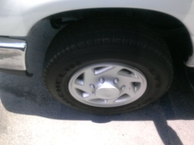 Ford Econoline Wagon 2012 photo 5