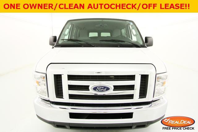 Ford Econoline Wagon 2013 photo 2