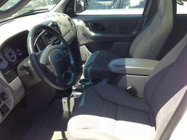 Ford Escape 2001 photo 2