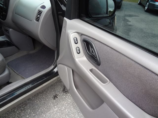 Ford Escape 2001 photo 20