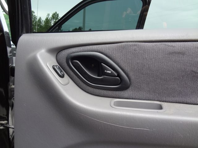 Ford Escape 2001 photo 8