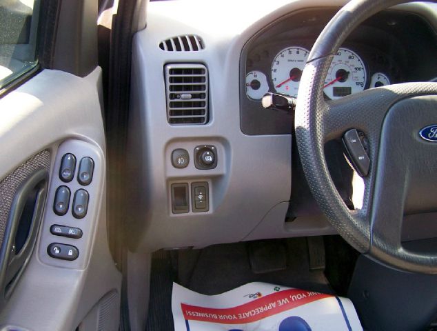 Ford Escape 2002 photo 2