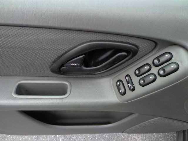 Ford Escape 2003 photo 21