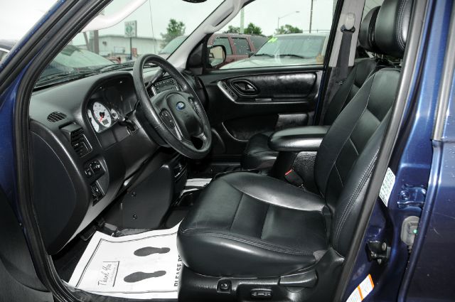 Ford Escape 2003 photo 1