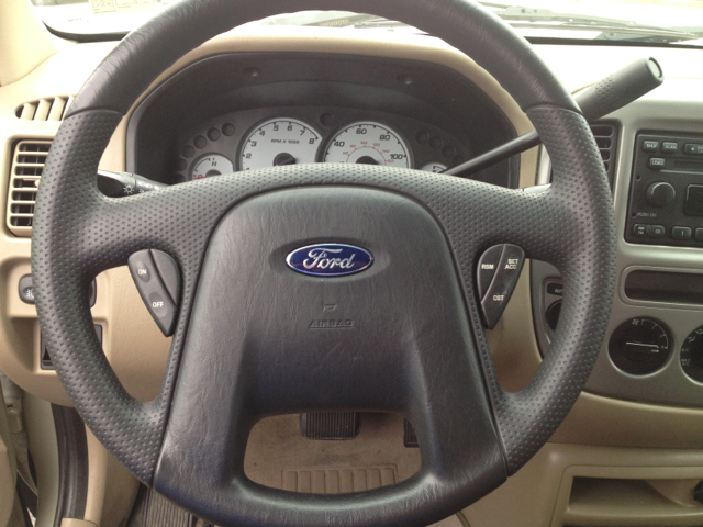 Ford Escape 2003 photo 1