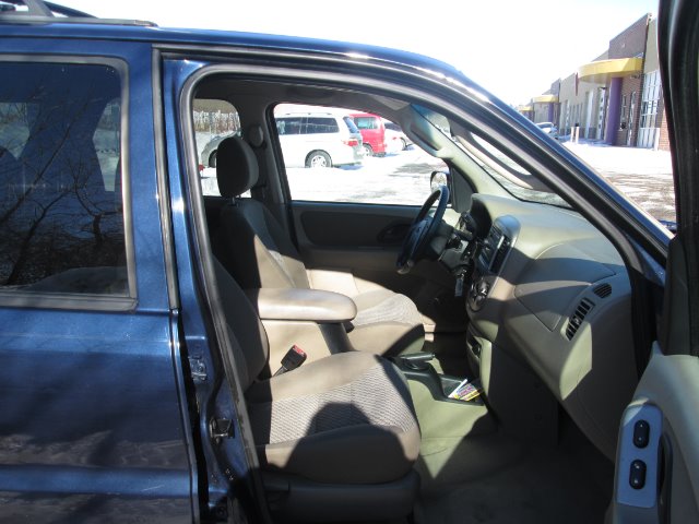 Ford Escape 2003 photo 1