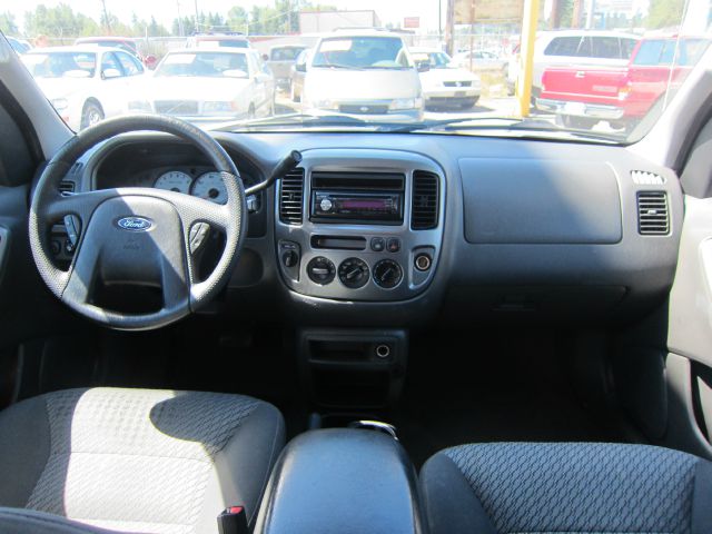 Ford Escape 2004 photo 2
