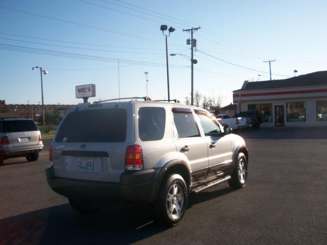 Ford Escape 2004 photo 2