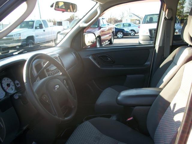 Ford Escape 2004 photo 4