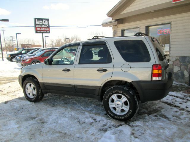 Ford Escape 2004 photo 1