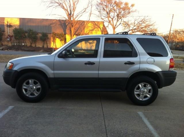 Ford Escape 2004 photo 2