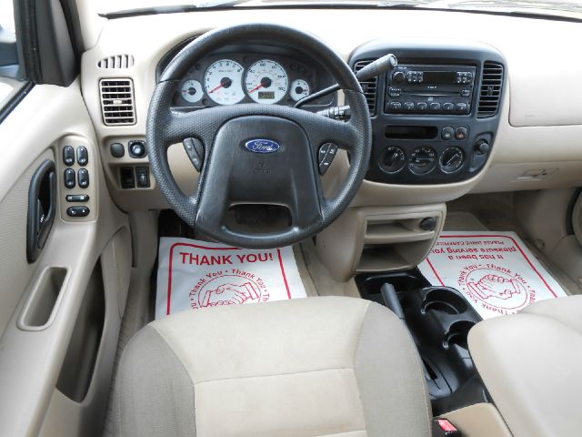 Ford Escape 2004 photo 1
