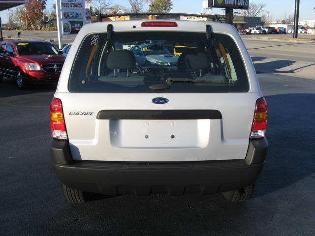 Ford Escape 2004 photo 1