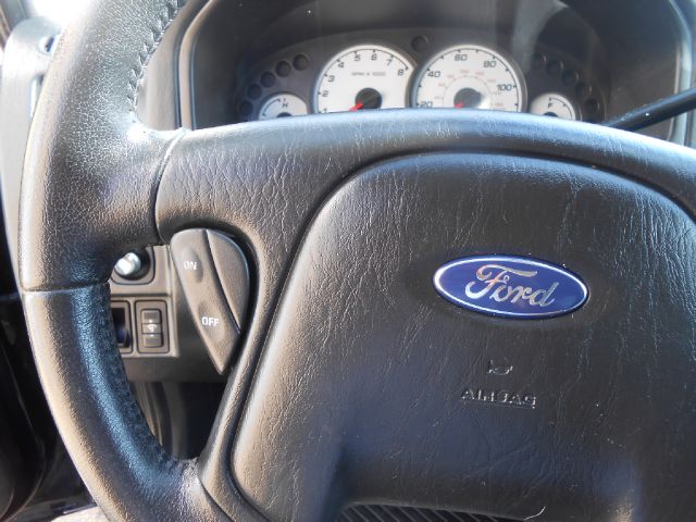 Ford Escape 2004 photo 12
