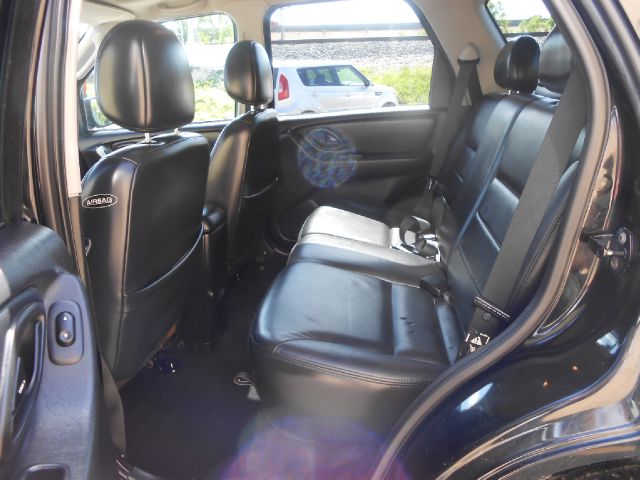 Ford Escape 2004 photo 21