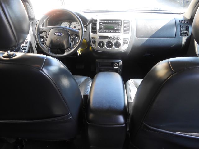 Ford Escape 2004 photo 28