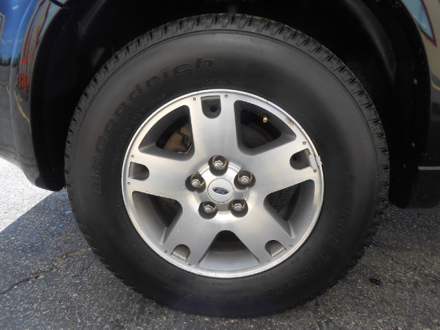 Ford Escape 2004 photo 31