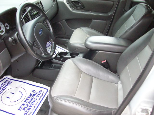 Ford Escape 2004 photo 1