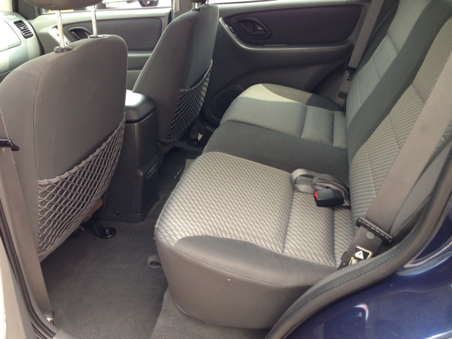 Ford Escape 2004 photo 2