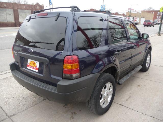 Ford Escape 2004 photo 2