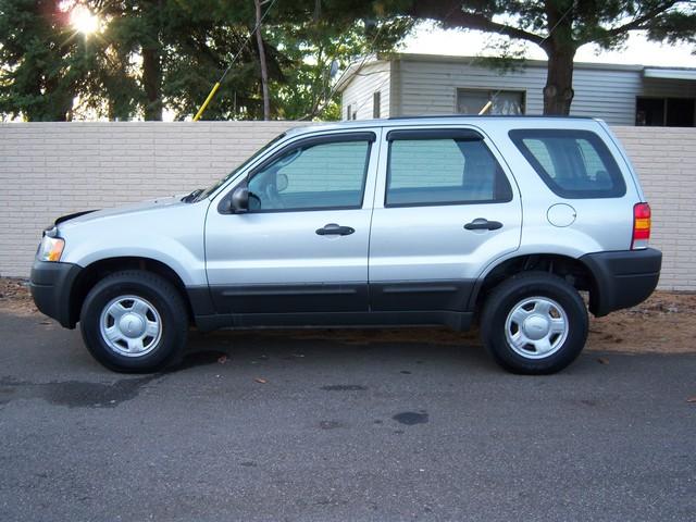 Ford Escape 2004 photo 2