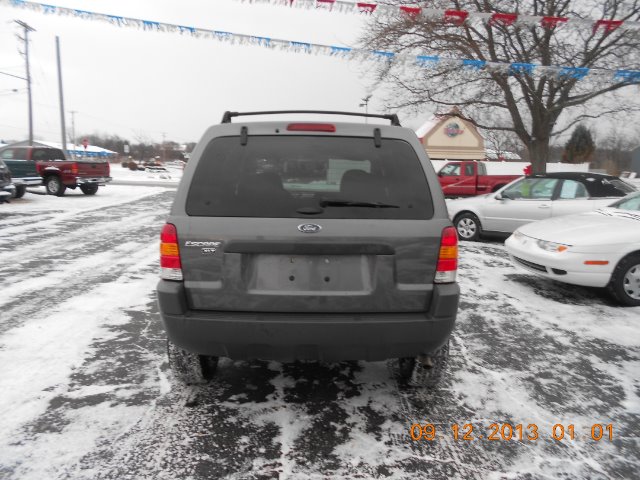 Ford Escape 2004 photo 1