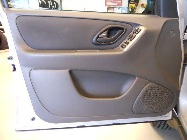Ford Escape 2004 photo 4