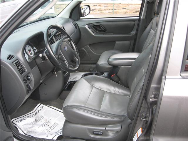 Ford Escape 2004 photo 2