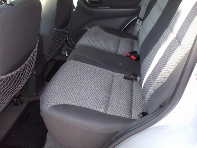 Ford Escape 2004 photo 2