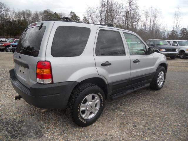 Ford Escape 2004 photo 2