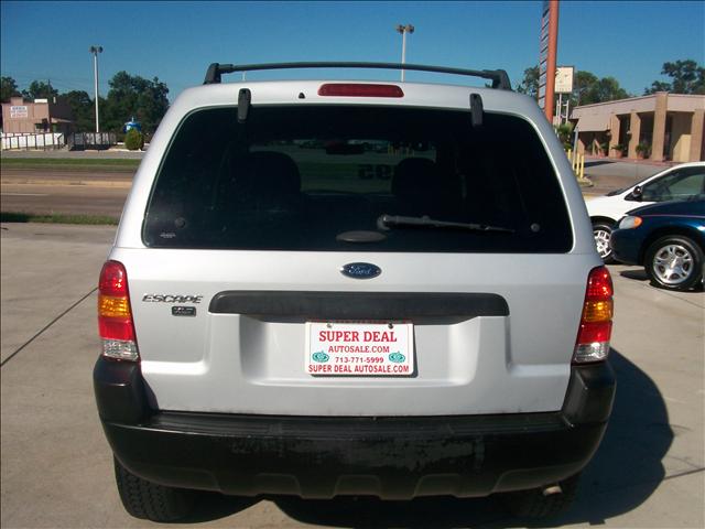 Ford Escape 2004 photo 2