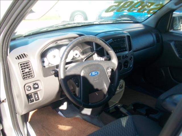 Ford Escape 2004 photo 1