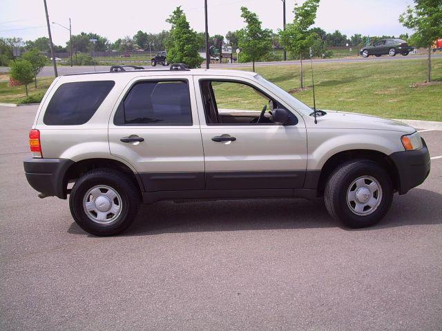 Ford Escape 2004 photo 2
