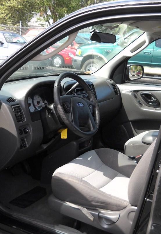Ford Escape 2004 photo 3