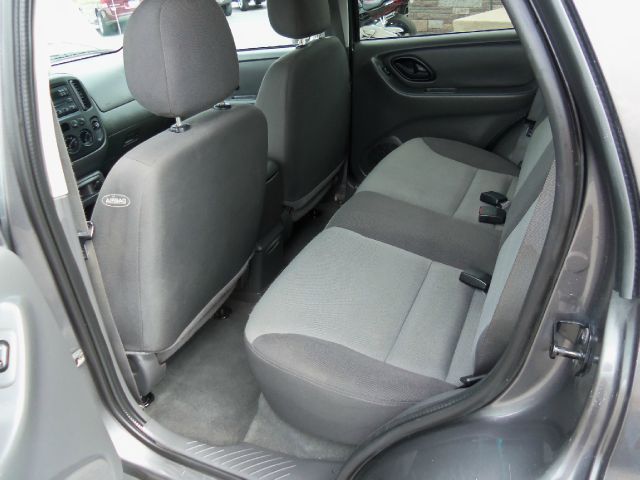 Ford Escape 2004 photo 2