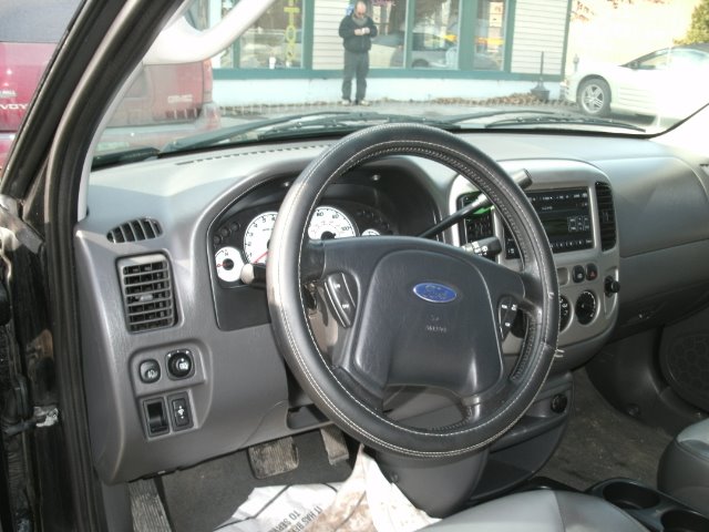Ford Escape 2004 photo 2