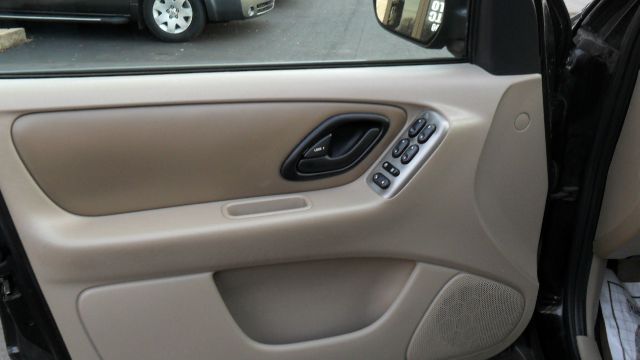 Ford Escape 2004 photo 3