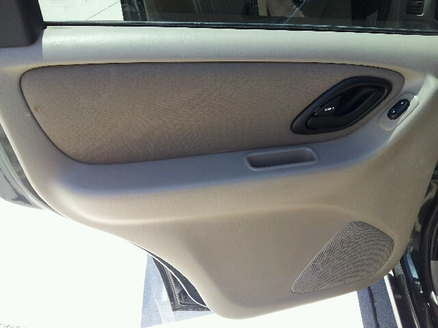 Ford Escape 2004 photo 1