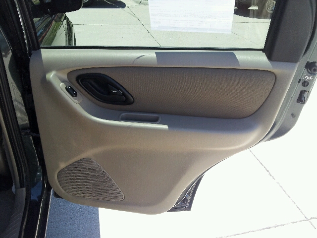 Ford Escape 2004 photo 10