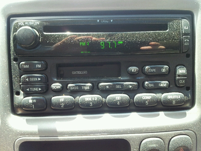 Ford Escape 2004 photo 17