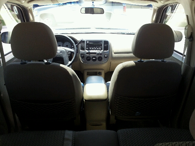 Ford Escape 2004 photo 21